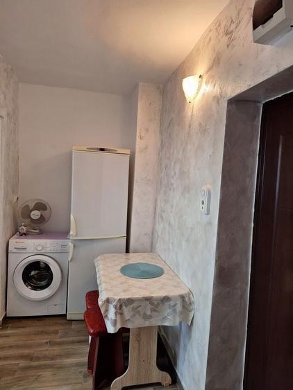 Inchiriez garsoniera etaj1 - 1