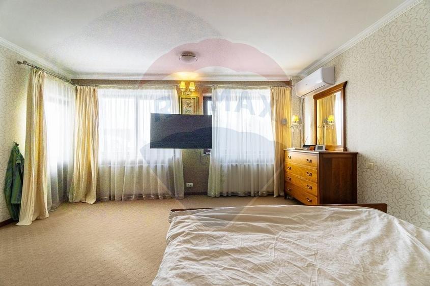 Casă spațioasă 350 mp utili, Teren 650 mp, Garaj subteran, Tractorul - 35