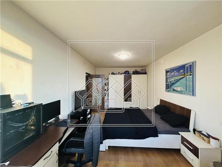 Apartament de vanzare in Sibiu - 3 camere, balcon si pivnita - - 18