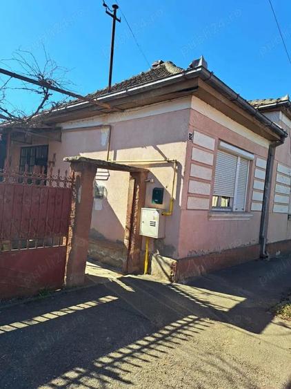 Casa de vanzare 3 camere , zona Titulescu , 80 mp , 5 ARI teren , 110.000 euro neg. - 1