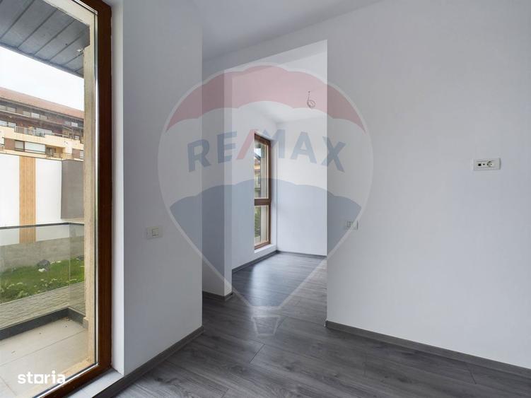 Casa de vanzare + teren 1000 mp - 8