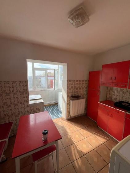 Apartament 3 camere decomandat Poarta 6 - 12