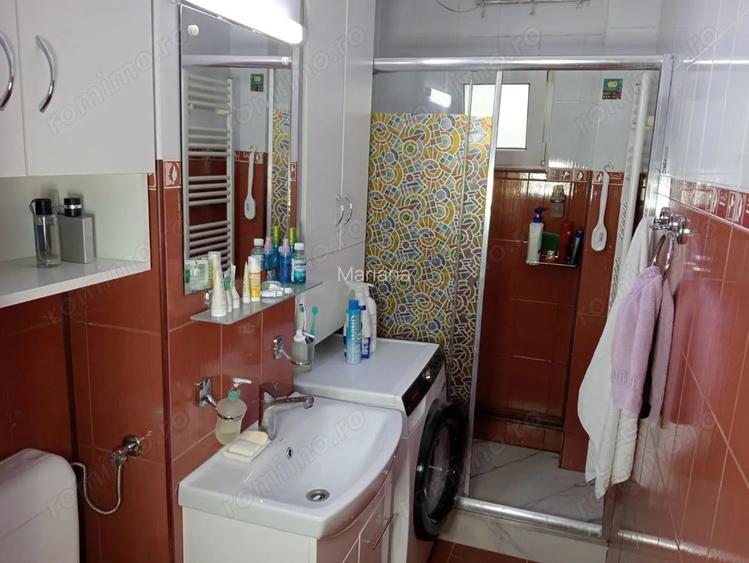 Vand apartament 3 camere zona Dacia etaj 3 centrala termica