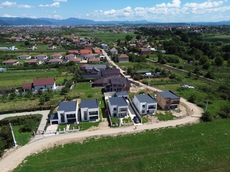 Casă moderne cu 4 camere de vânzare in SASAR / 5 ari teren / utilitati - 10