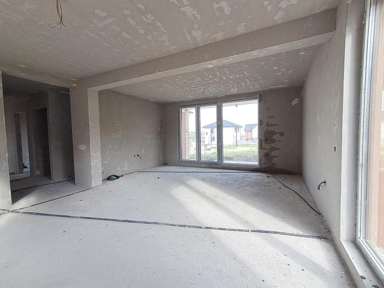 Casa cuplata prin garaj 23 mp, sup. totala 147 mp P+E in Chinteni - 5