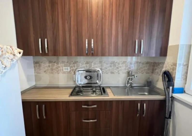 Casa, de vanzare, cu 4 dormitoare + garsoniera, 266 mp util - 3