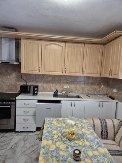 Vand s au schimb cu apartament . - 5