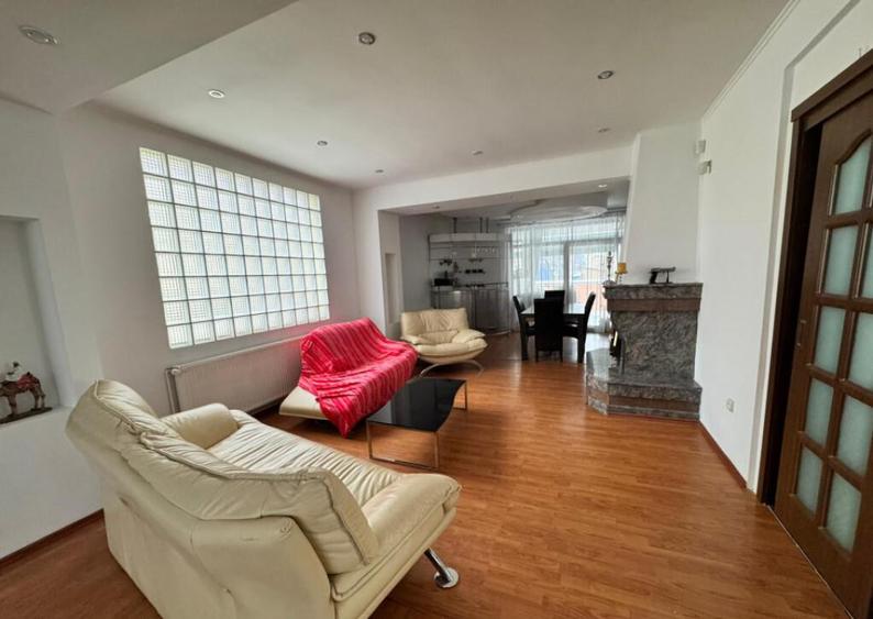 Casa 12 camere, garaj dublu si curte 90 mp, complet mobilata - 1