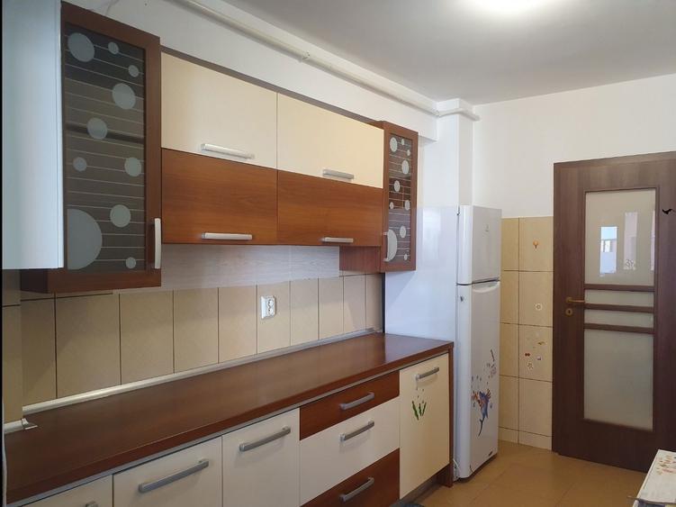 Inchiriez apartament mobilat 2 camere metrou - 6