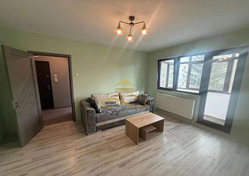 Apartament renovat 2 camere etaj 3 de vanzare Bacau - 1