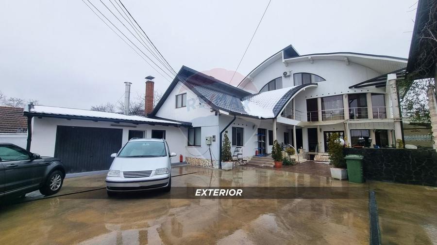 Casă / Vilă cu 10 camere de vânzare în SIGHETUL MARMATIEI zona Central - 1