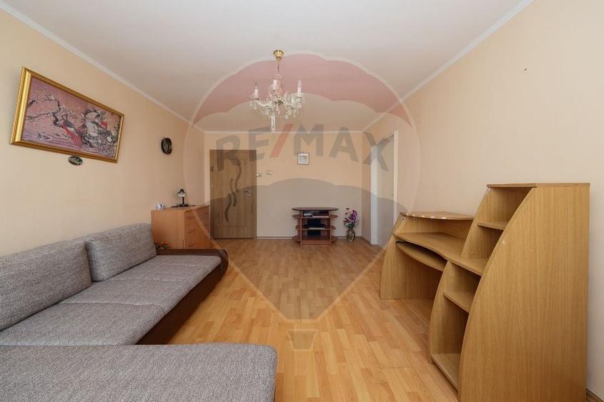 Apartament cu 3 camere de v&acirc;nzare &icirc;n zona Calea Bucuresti - 1