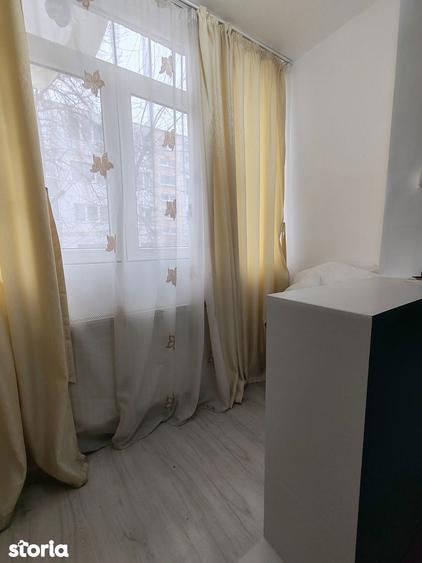 Apartament 2camere Nord/Negru Voda, etaj 1, centrala, balcon inchis - 3