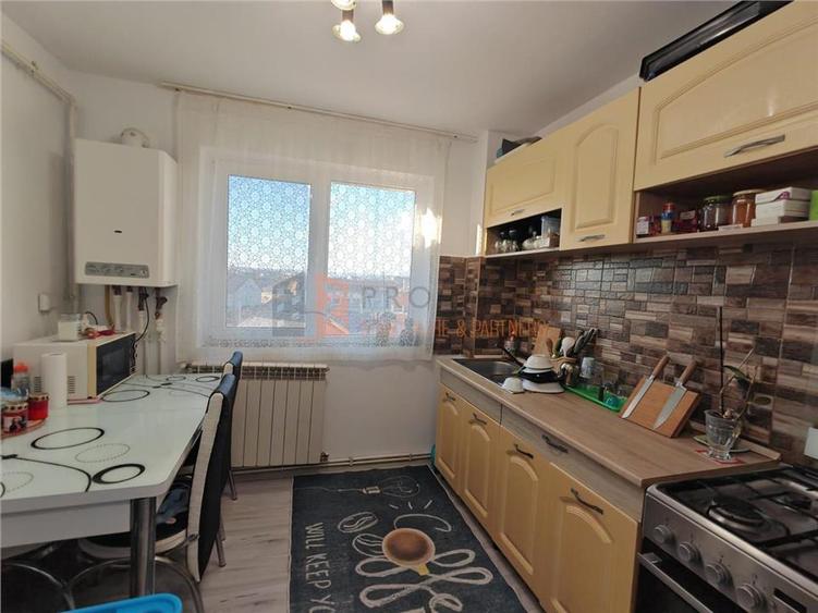 Apartament 2 camere cf 1 semidecomandat zona Micro 5 - 5