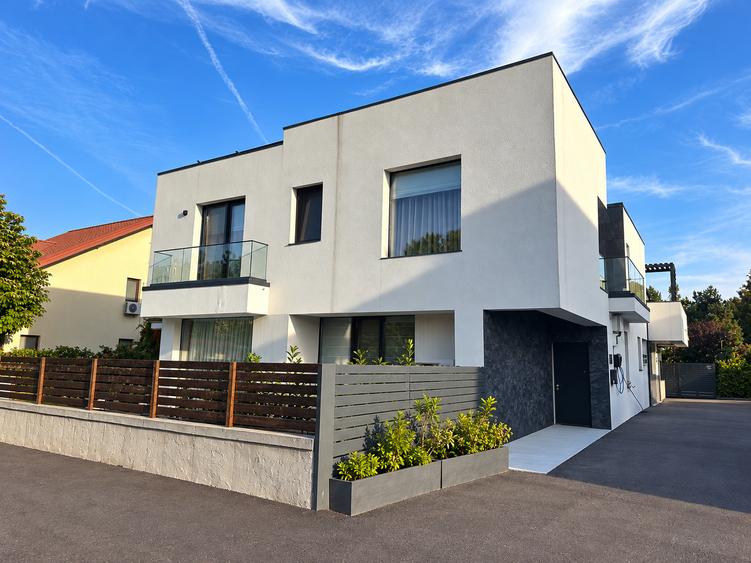 Duplex cu 4 camere cu Piscina în Corbeanca
