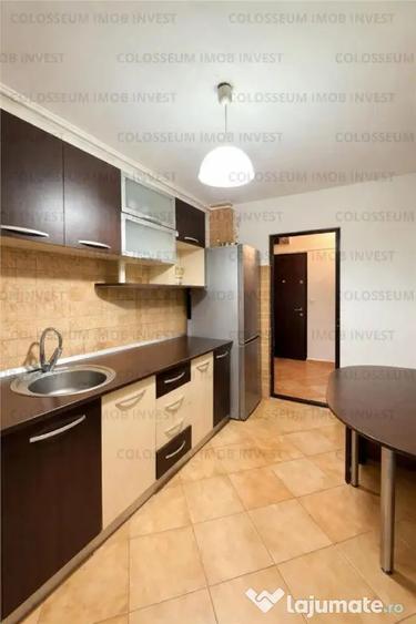 Apartament cu 3 camere decomandat în Răcădău
