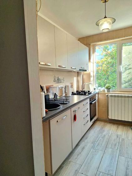 Apartament cu 3 camere semidecomandat în Micro 17