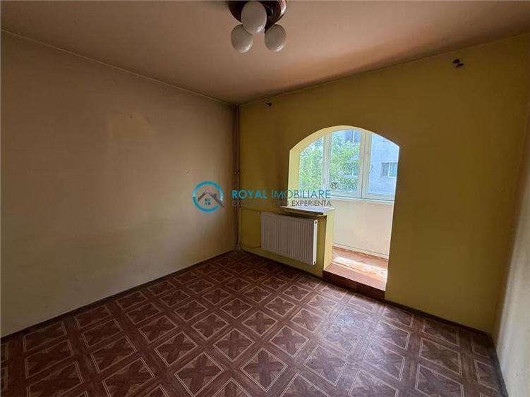 Apartament cu 3 camere decomandat în Paltiniș