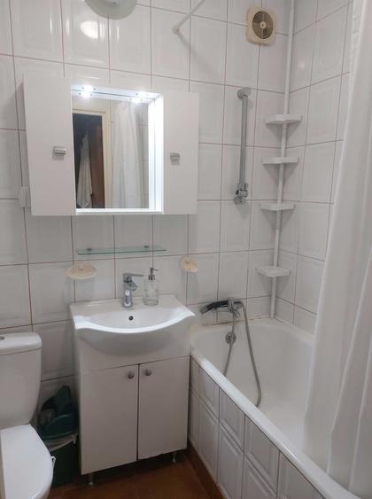 Apartament cu 3 camere decomandat în Lacul Morii