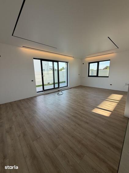 Casă cu 4 camere cu Teren 350 Mp în 1 Decembrie