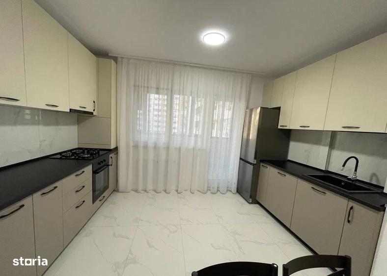 Apartament cu 3 camere semidecomandat în Central