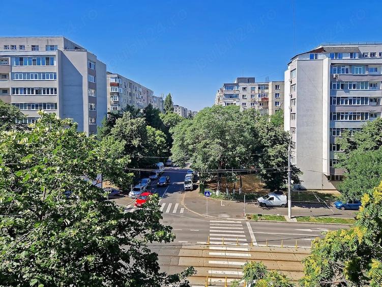 Apartament cu 3 camere semidecomandat în Giulești