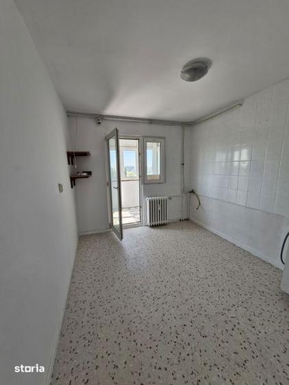 Apartament cu 4 camere semidecomandat în Militari