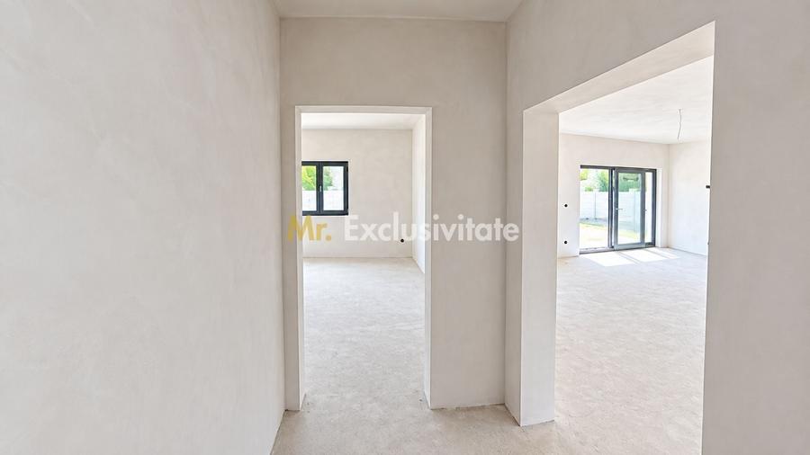 Casă individuală cu 4 camere cu Canalizare în Exterior Est