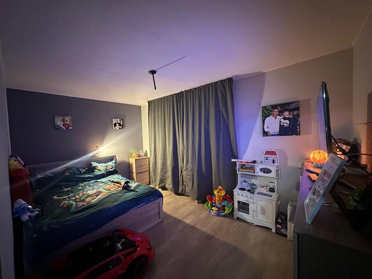 Apartament cu 3 camere decomandat, mobilat în Podu Roș