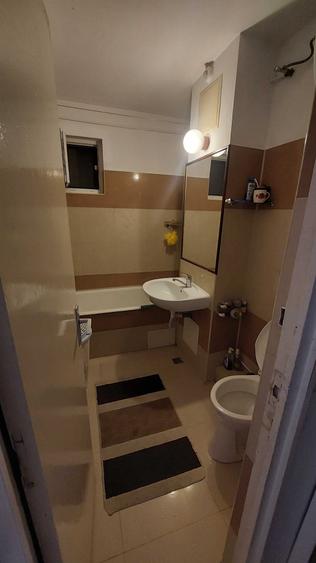 Apartament cu 3 camere decomandat în Sud