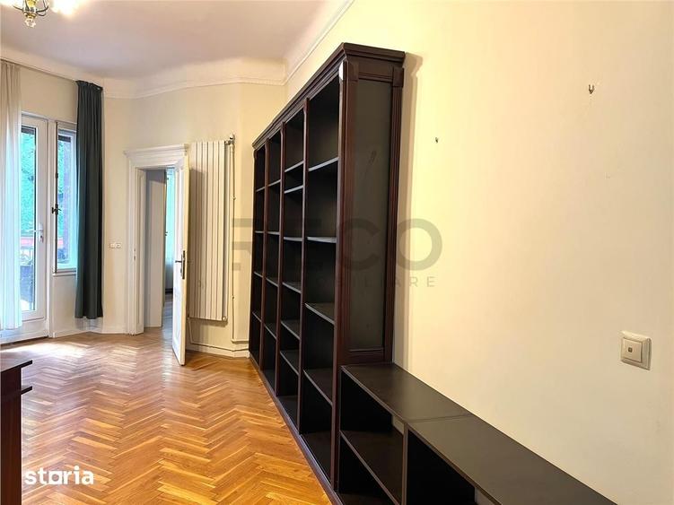 Apartament cu 4 camere semidecomandat în Central