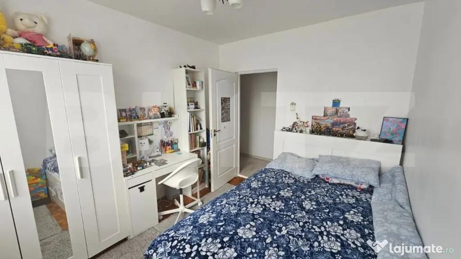 Apartament cu 4 camere decomandat în Central