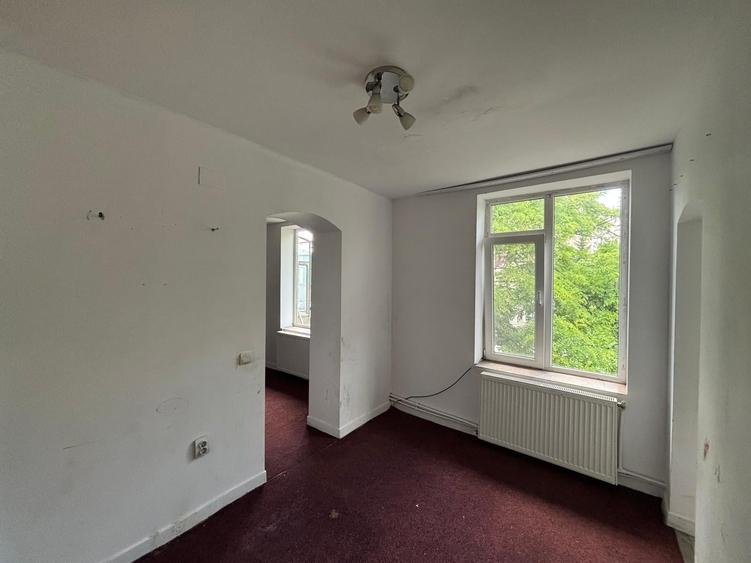 Apartament cu 3 camere semidecomandat în Alba Iulia