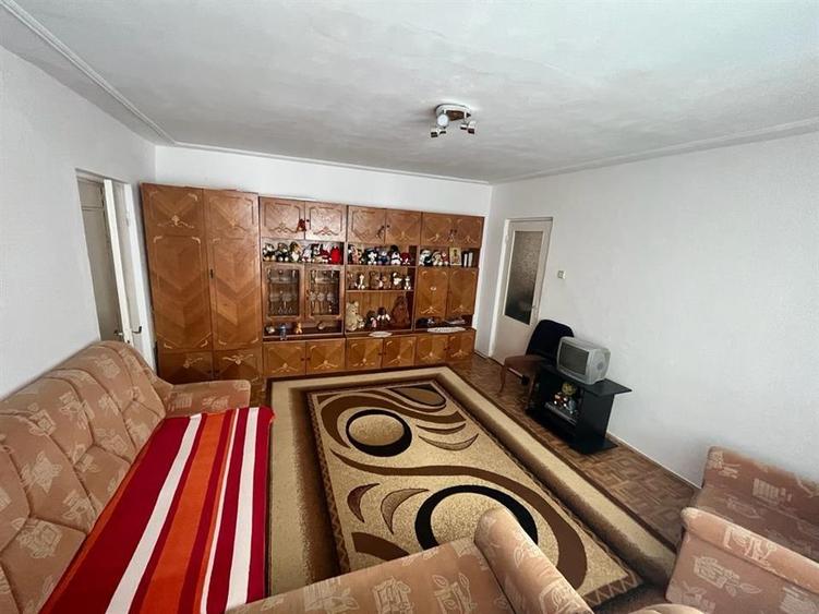 Apartament cu 2 camere semidecomandat în Unirii Sud
