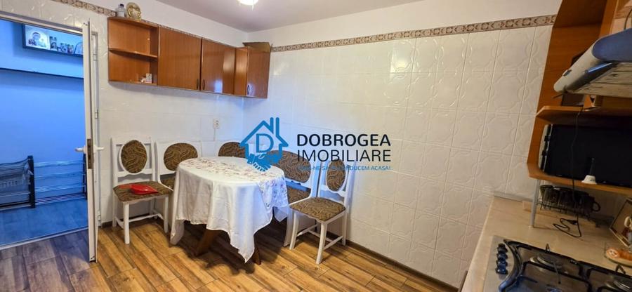 Apartament cu 4 camere decomandat, mobilat în E3