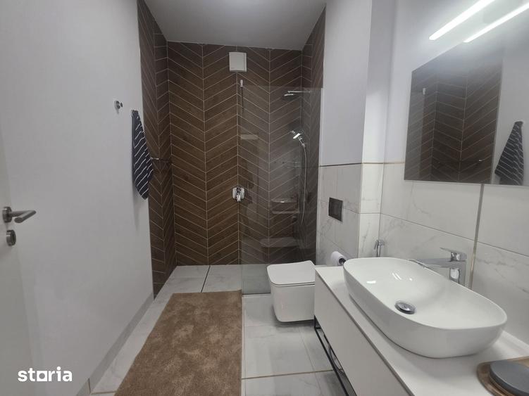 Casă cu 6 camere cu Teren 200 Mp în Central