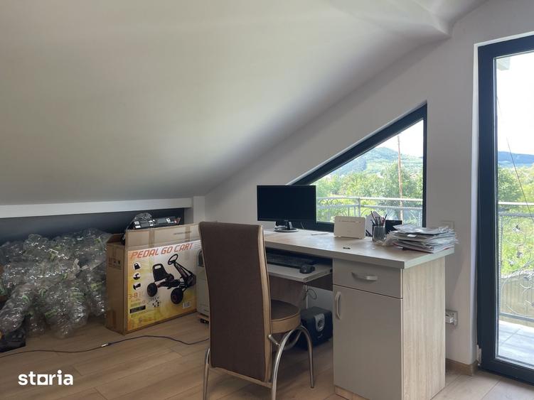 Casă cu 4 camere cu Teren 500 Mp în Central