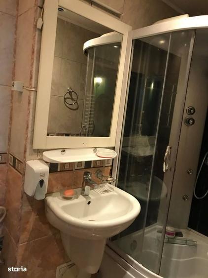 Apartament cu 4 camere în Micro 18