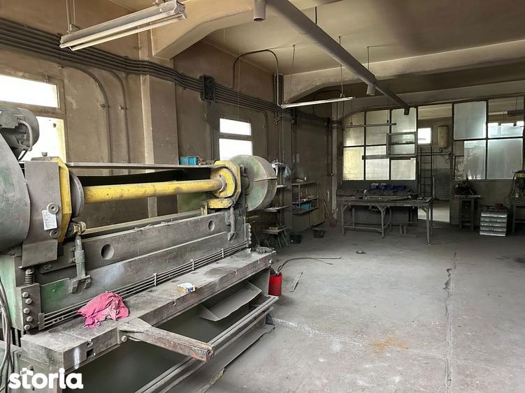 Casă cu 10 camere cu Canalizare în Crângași