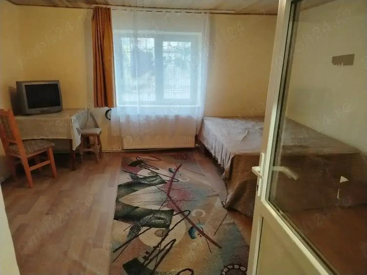 P.F ofer Apartam (1) sau 2 cam ,casa Copou - 4