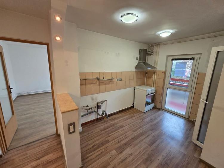 Apartament 3 camere decomandat, boxă, zona Rousseau, Grigorescu - 3