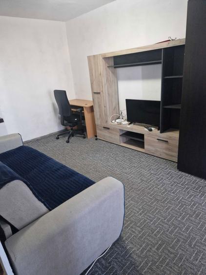 Proprietar, inchiriez apartament cu 1 camera, zona Cerna - 7