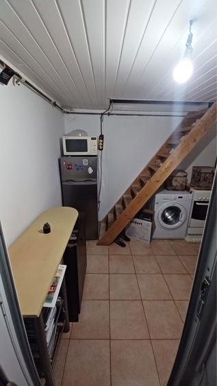 Garsoniera , 25 mp bloc cu gaze , zona Liceul Economic Zahana - 1