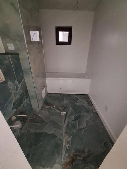 3 camere decomandate Baia Comunala etajul 1 - 7