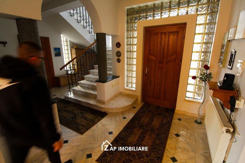 Unirii - Casa Zona Romcab -  400mp - 1259 mp teren - Garaj dublu - piscina - 28