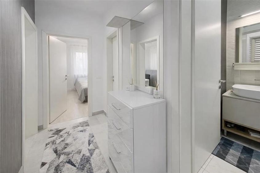 TUR 3D! Decomandat,mobilat,accesorizat, balcon,spatii depozitare,loc parcare, Gr - 5