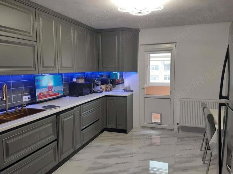 Vanzare Apartament 3 cam. cf. dec., etaj 3, mobilat si utilat lux sau nemobilat, zona Progresul - 3