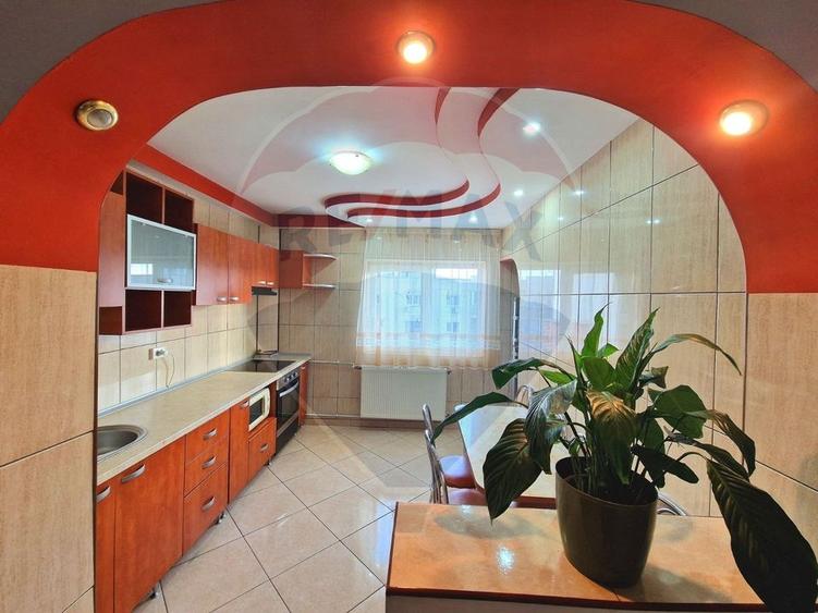Apartament cu 4 camere de închiriat în zona 13 Septembrie / Sebastian - 9