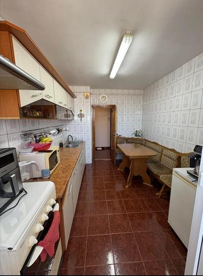 De vânzare – Apartament cu 3 camere, decomandat, Micro 18 - 2