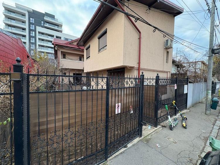 Inchiriez casa 5 camere+ mansarda si curte (200mp) - 6